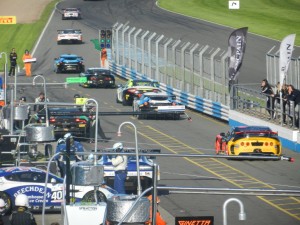 British GT grid leaving the Donington Park pit-lane for morning warm-up (11.09.16)