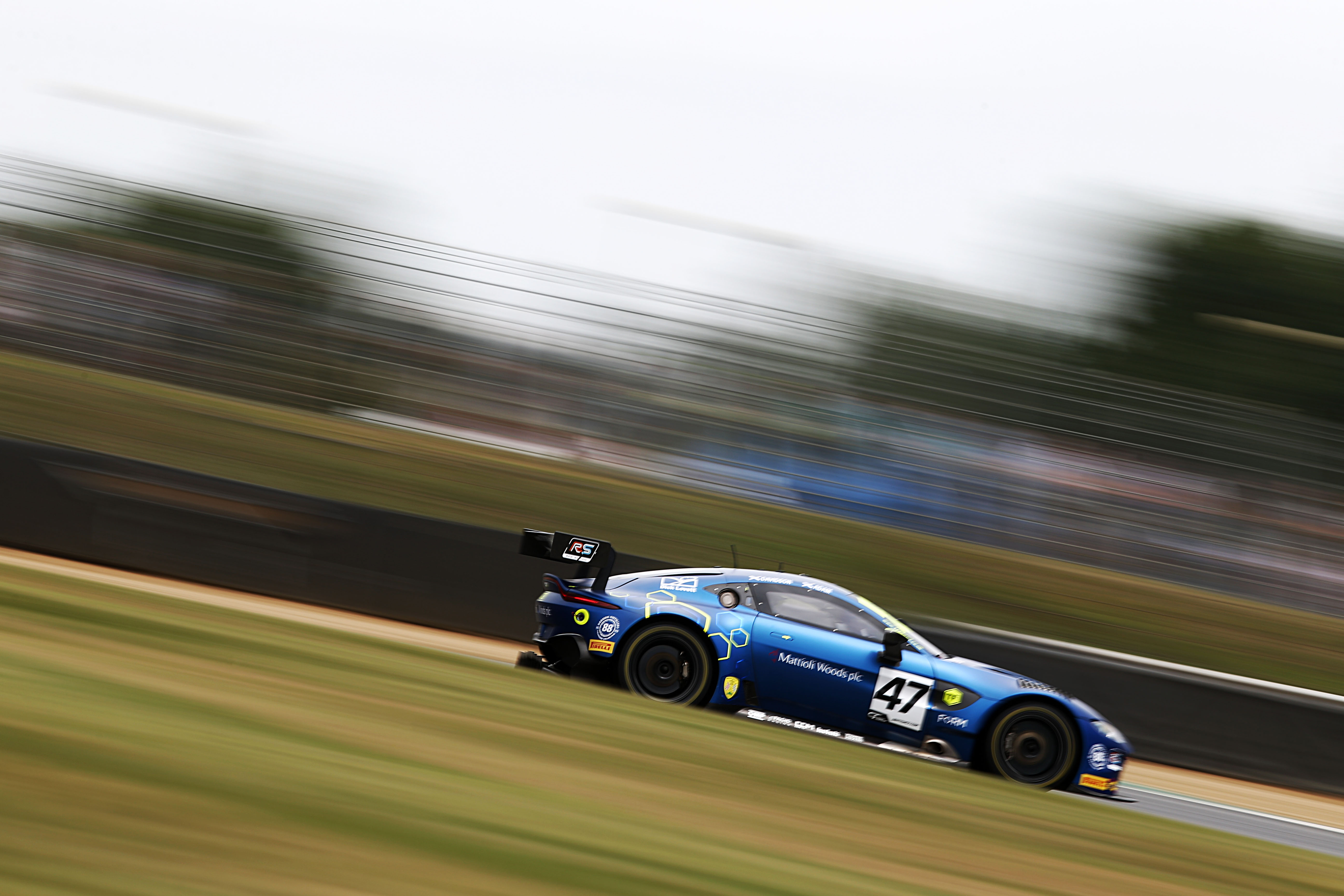 Davidson And Adam Win At Brands Hatch To Set Up British GT Championship Donington Decider. (04.08.19)