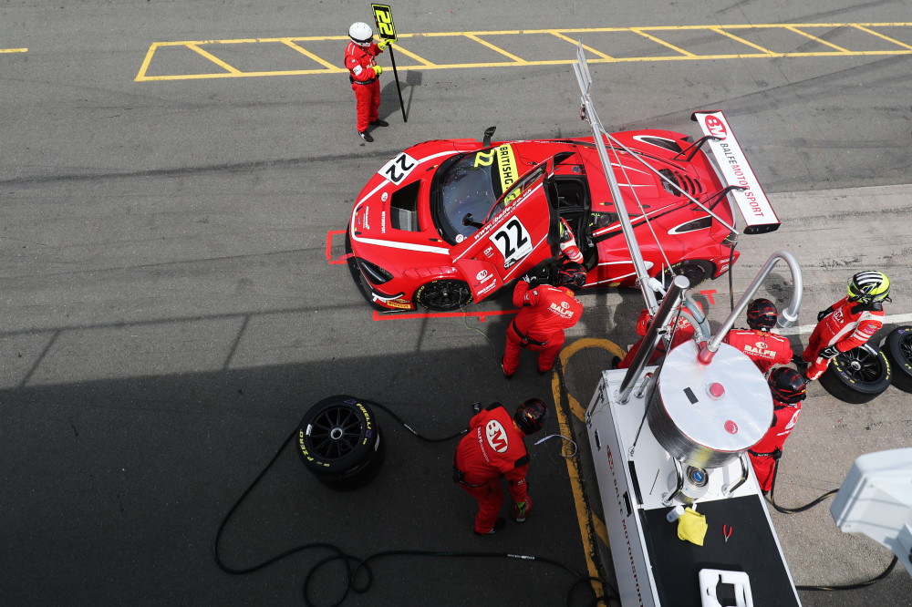 Balfe / Bell Put Balfe Motorsport’s McLaren On Pole At Brands Hatch. (03.08.19)