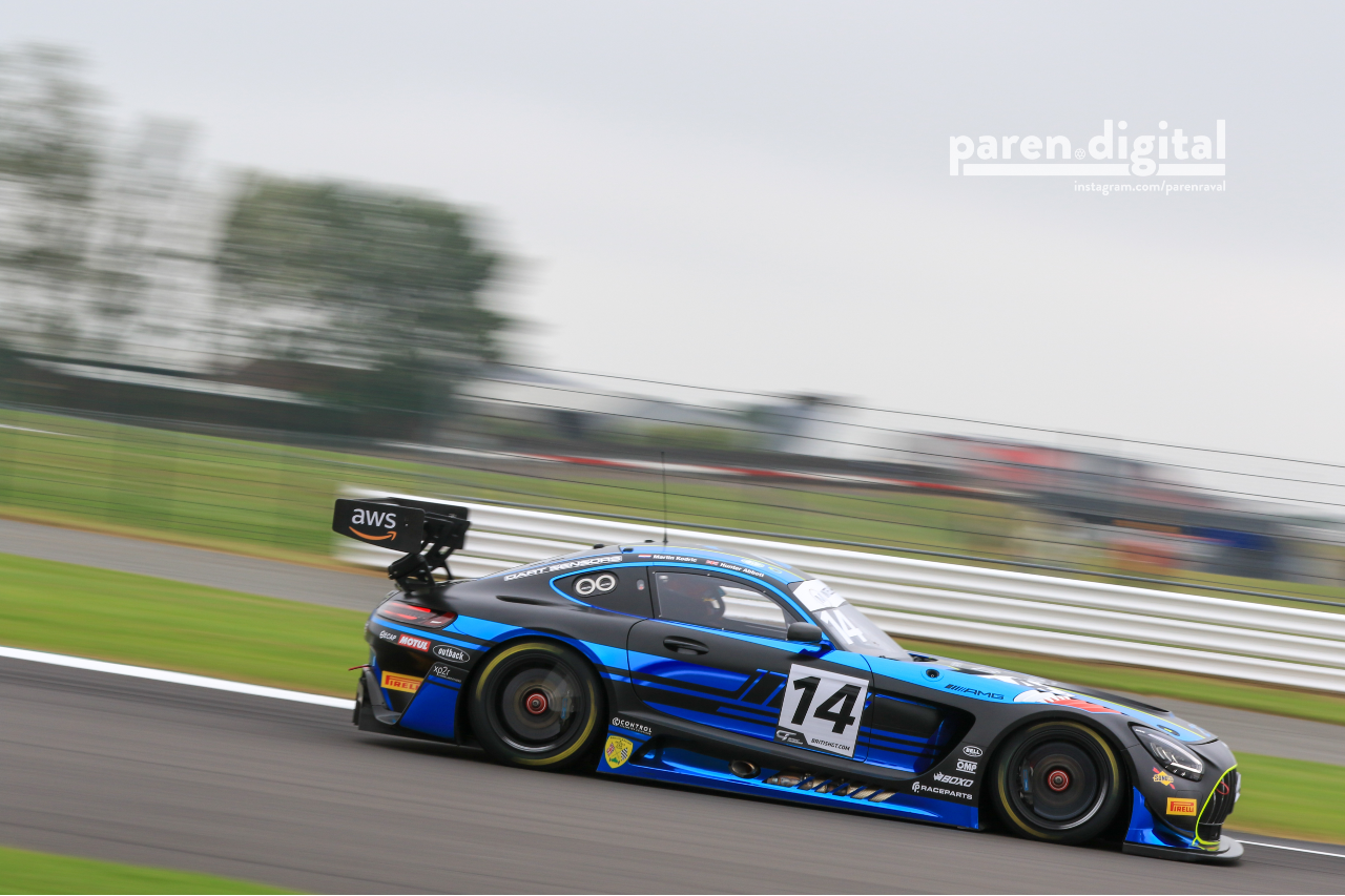 2 Seas Motorsport Wins At Silverstone. Topham And Turner Take GT4 Honours.