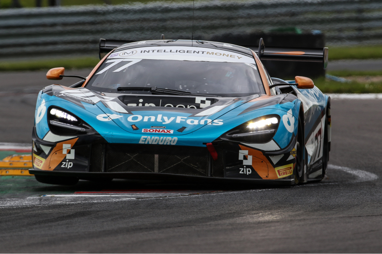 Enduro’s Tillbrook and Clutton take GT3 pole at Donington.