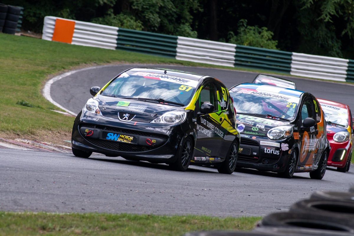 East Surrey College / Burgess Extend Challenge Lead as Creanor / OBU Student Challenge take maiden win at Cadwell Park
