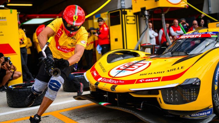 #83 AF Corse Ferrari Crew Wins Le Mans Pit Stop